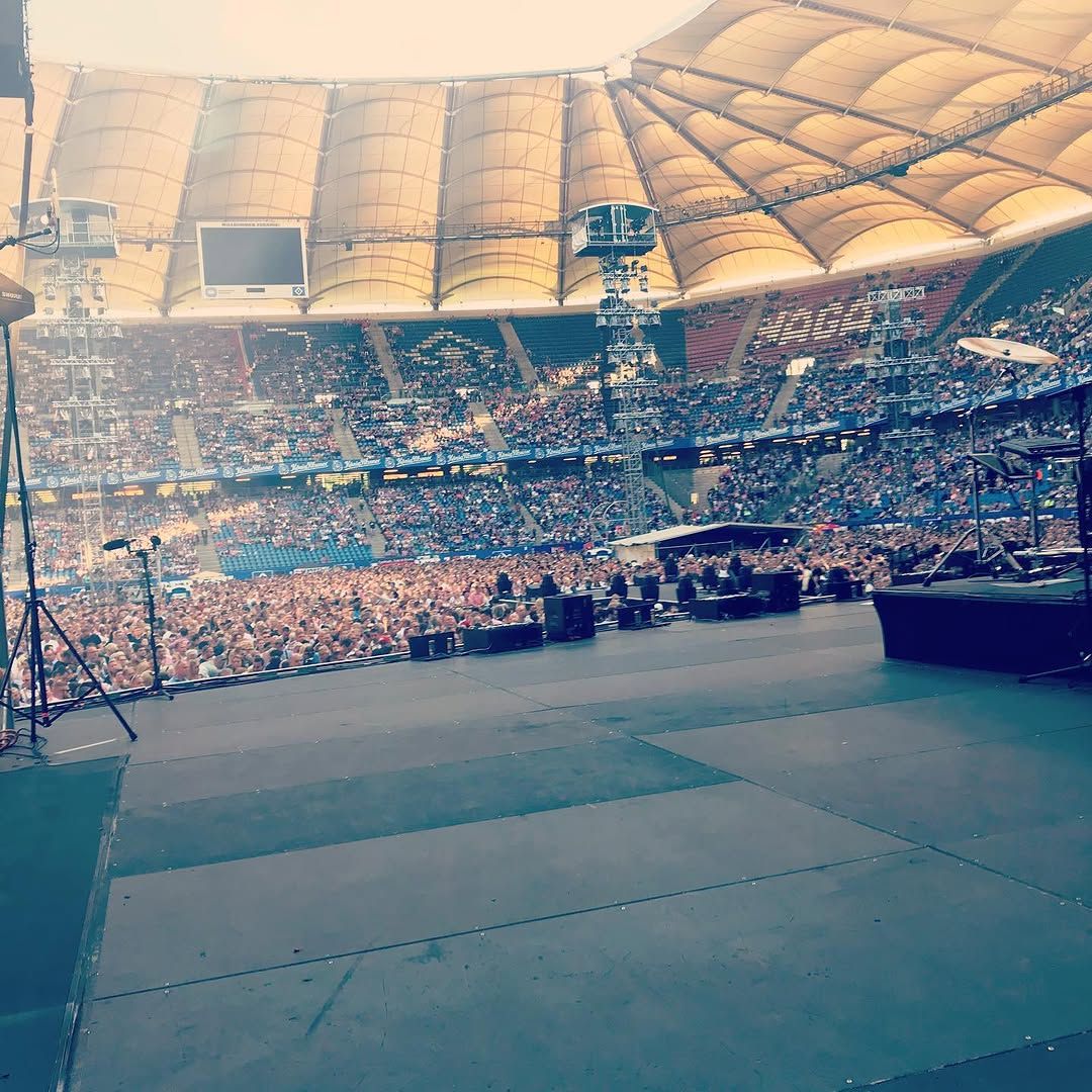 Blick von der Bühne ins ausverkaufte Stadion